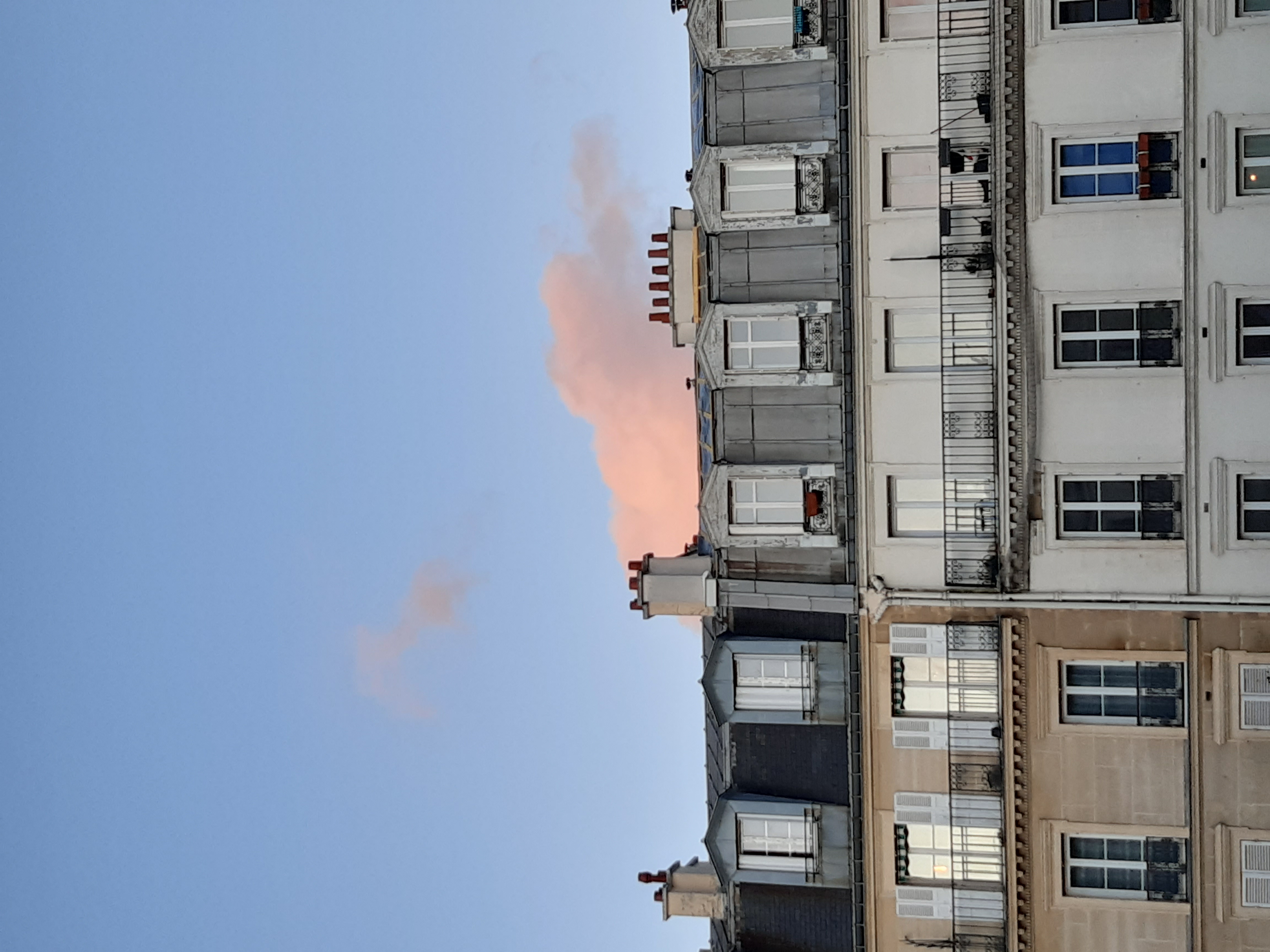 Vue sur des bâtiments boulevard voltaire - Agence Parisienne du Climat