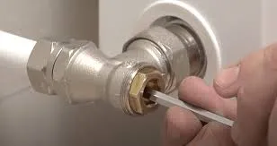 Photo d'un té de réglage sur radiateur.